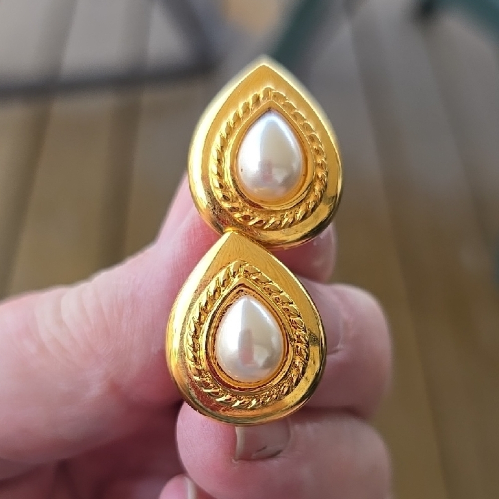 Elegant Gold and Pearl Teardrop Earrings
